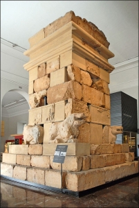 Pozo Moro Grave Monument
